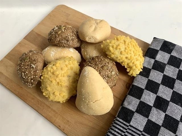 Mini afbakbroodjes gesorteerd