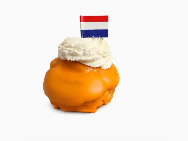 Oranje soes met slagroom